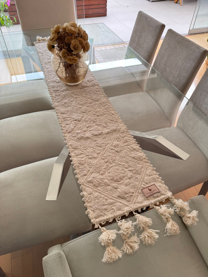 Camino de Mesa Artesanal de Lana Natural – Aklla Essentia