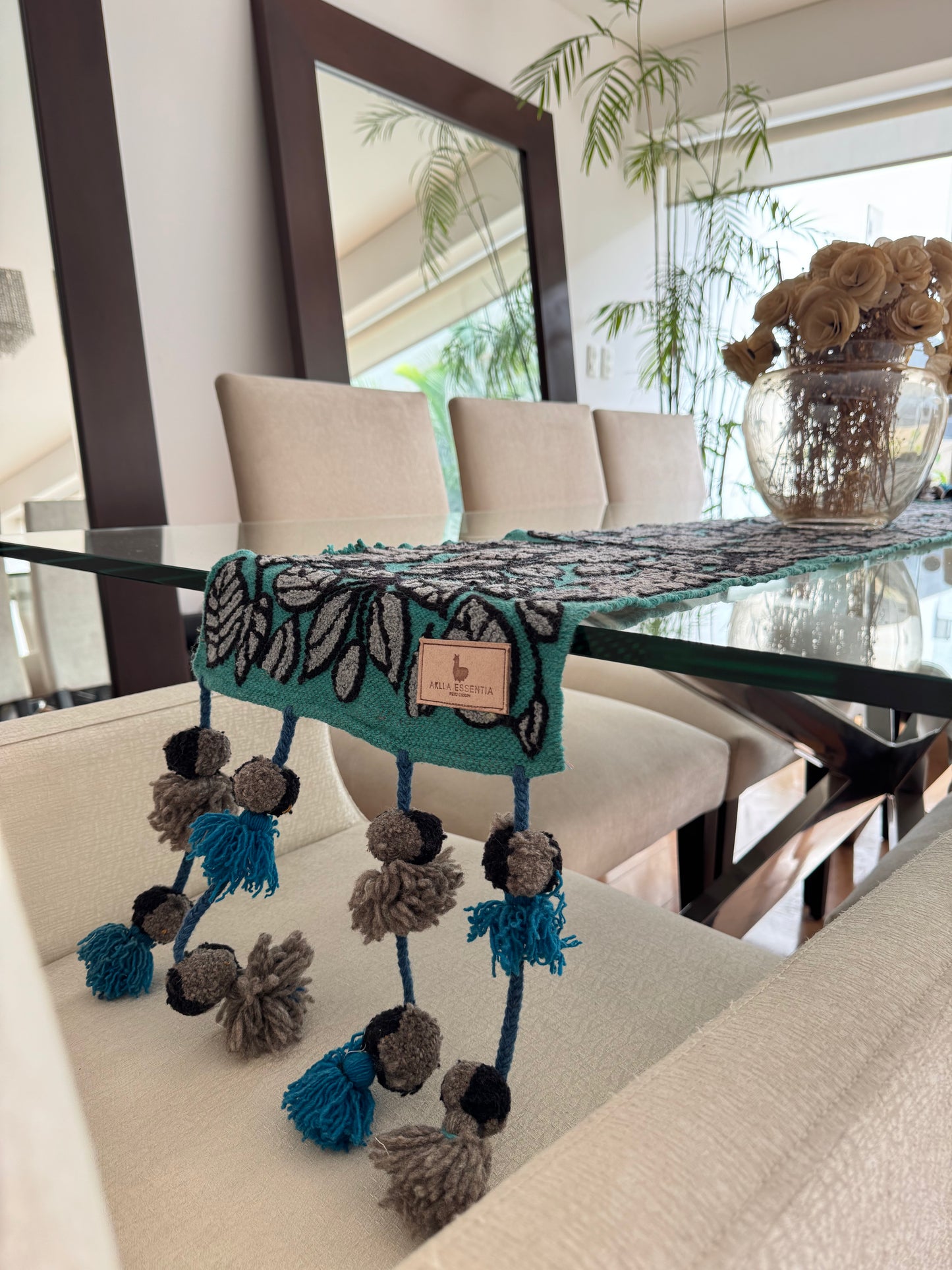 Camino de Mesa Artesanal de Lana Natural – Aklla Essentia