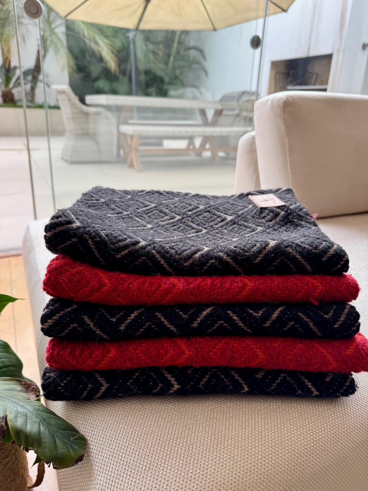 Funda de Cojín de Baby Alpaca – Aklla Essentia